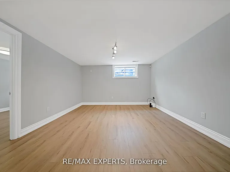 934 Beechwood Ave #LOWER — Photo 18