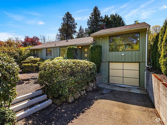 4th image of 3233 NE 105th Street