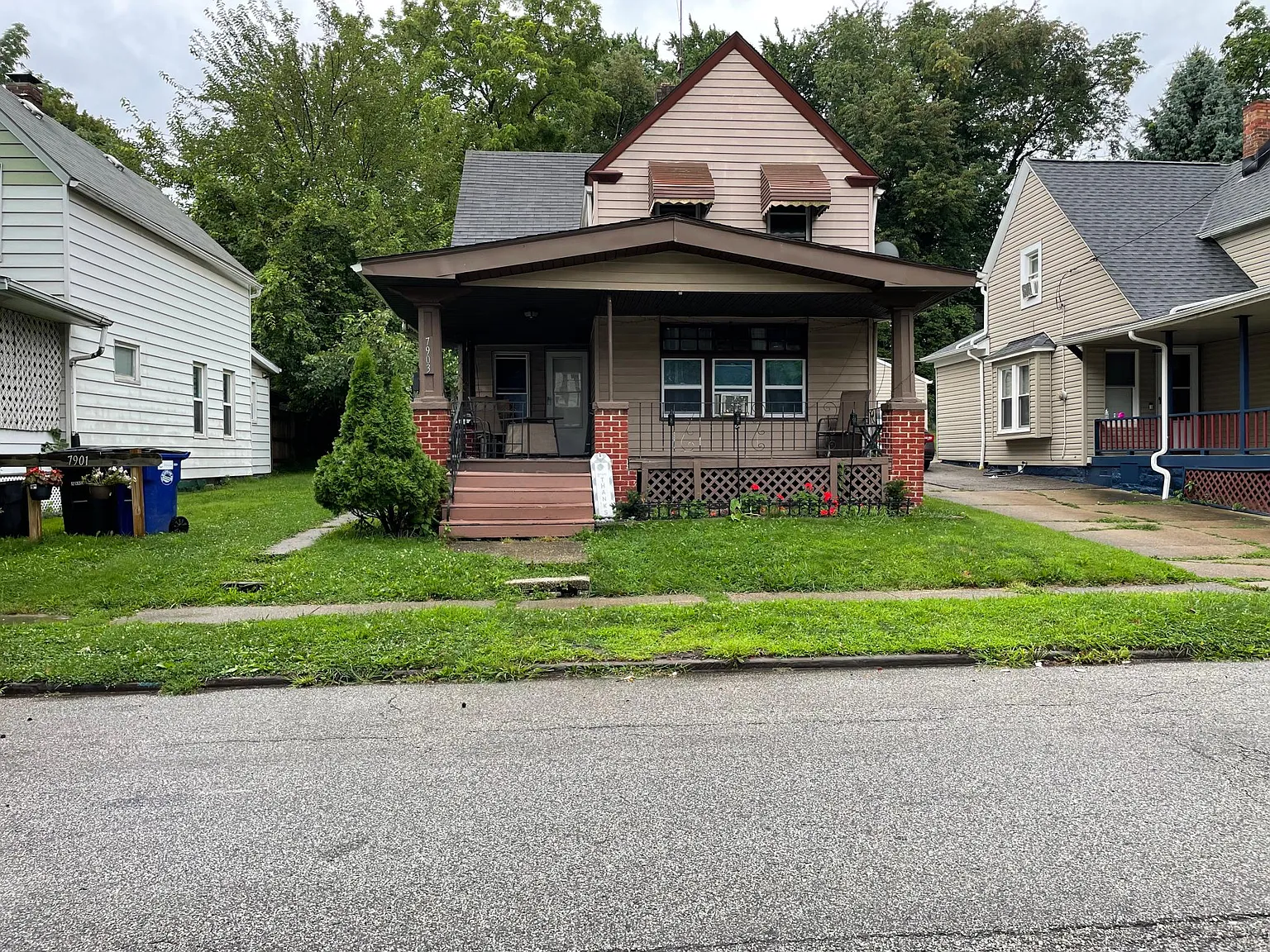 7903 Berry Ave photo 1