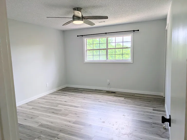 130 Hillside Dr — Photo 17