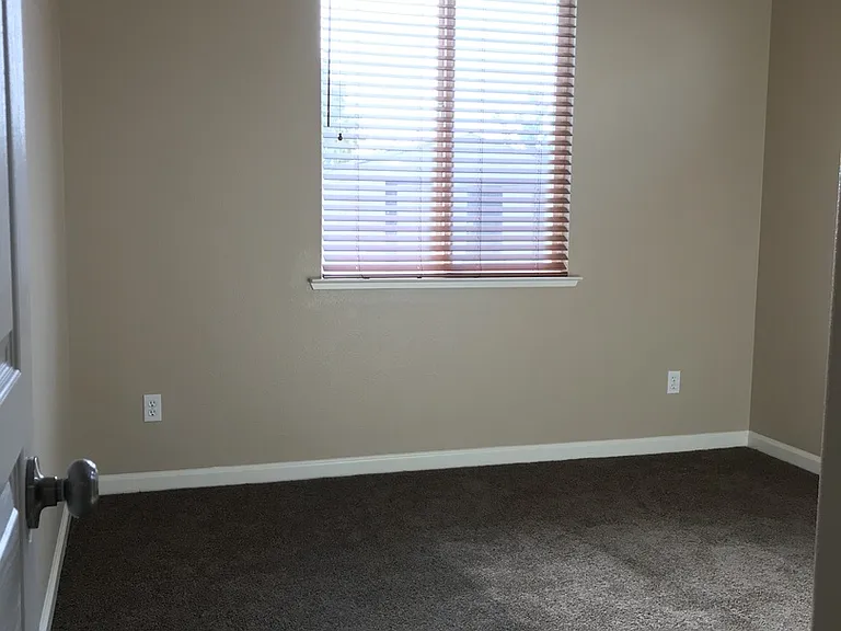 1235 Bluegrass Ct — Photo 18