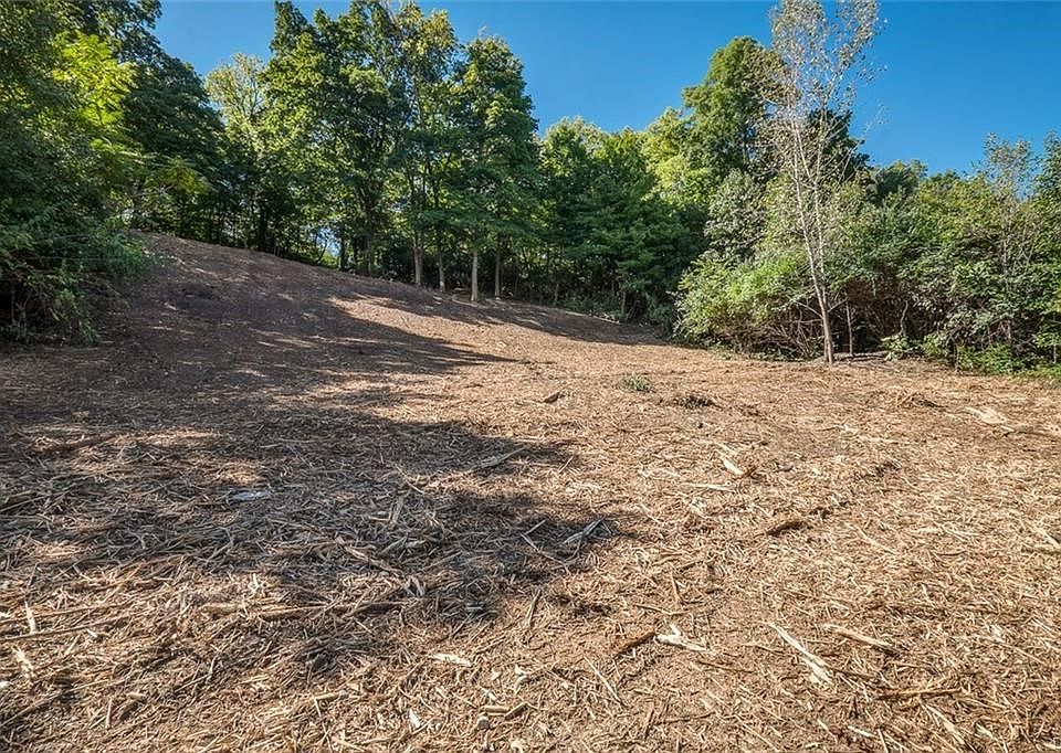 2nd image of 502 Calumet Pl