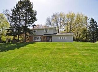 16257 Edenwood Dr, Eden Prairie, MN 55346