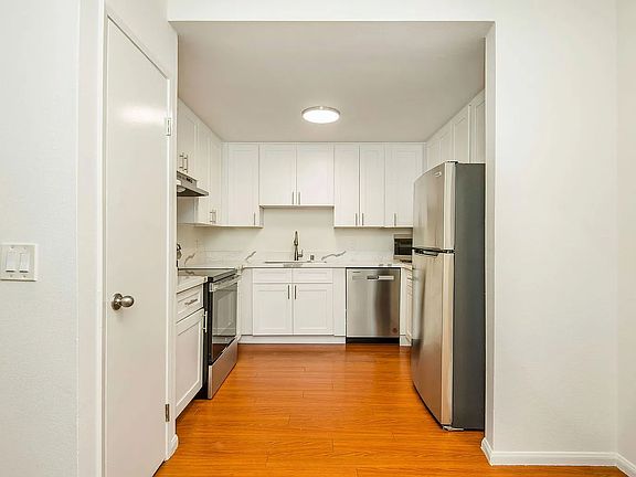 3rd image of 2723 Abbot Kinney Blvd #O109