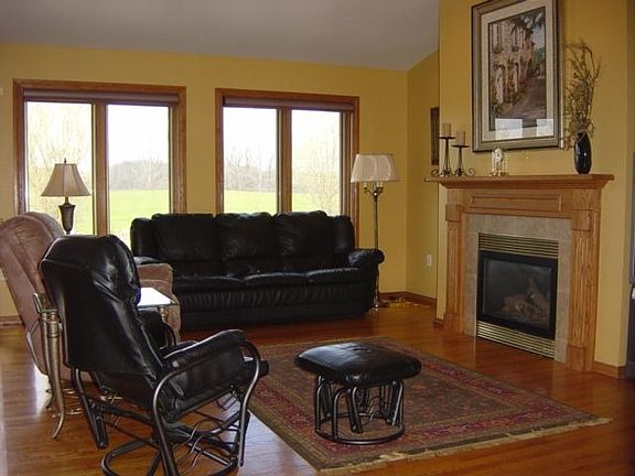 3rd image of 2550 Skyline Oaks Dr