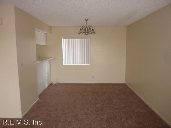 3rd image of 223 E Hyde Park Blvd APT 9