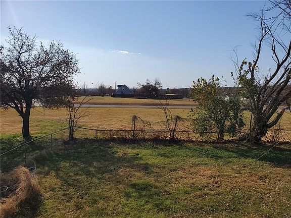 4th image of 9001 Sleepy Hollow Dr