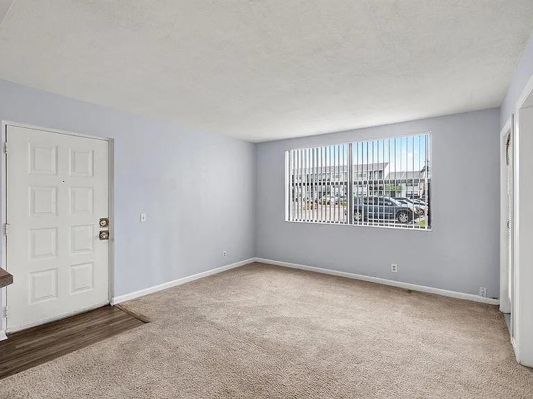 718 Executive Center Dr #16 — Photo 4