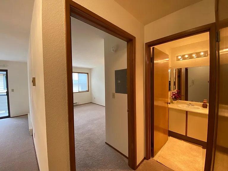 Shorecrest Apartments — Photo 8