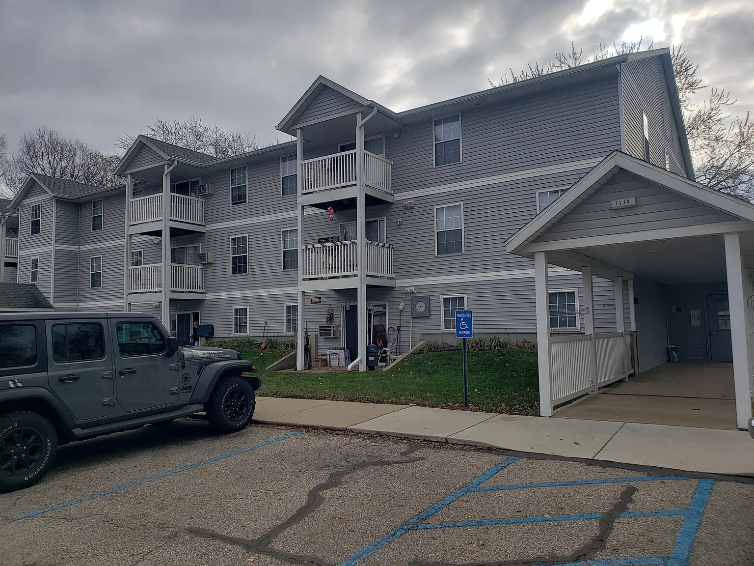 2 bed, 850 sqft, $1,195 — Photo 1