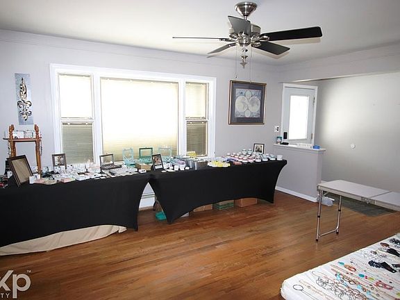 4th image of 60 Riverside Dr