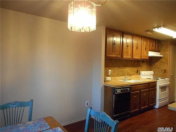 4th image of 256 Brettonwoods Dr