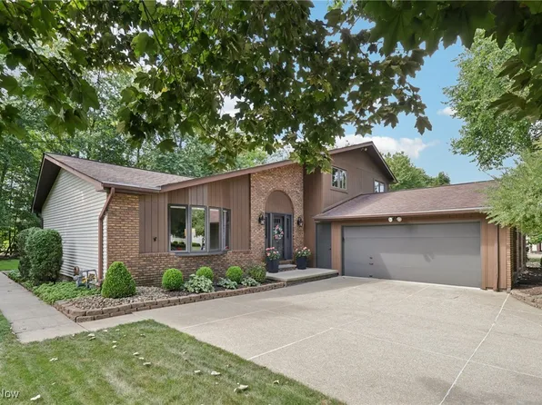 9841 Beechwood Dr, North Royalton, OH 44133
