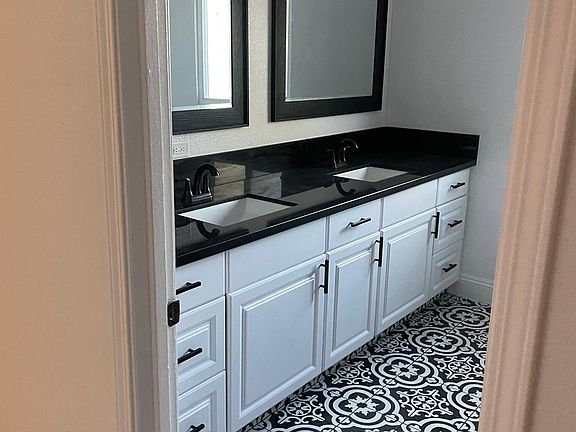 5th image of 110 W Morris Ave