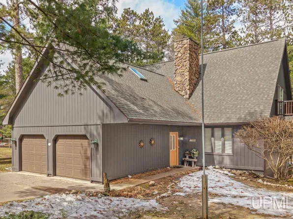 W5484 Pine Dr, Norway, MI 49870