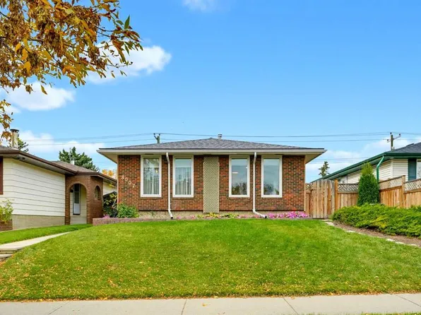 8007 E Huntington St NE, Calgary, AB T2K 5B8