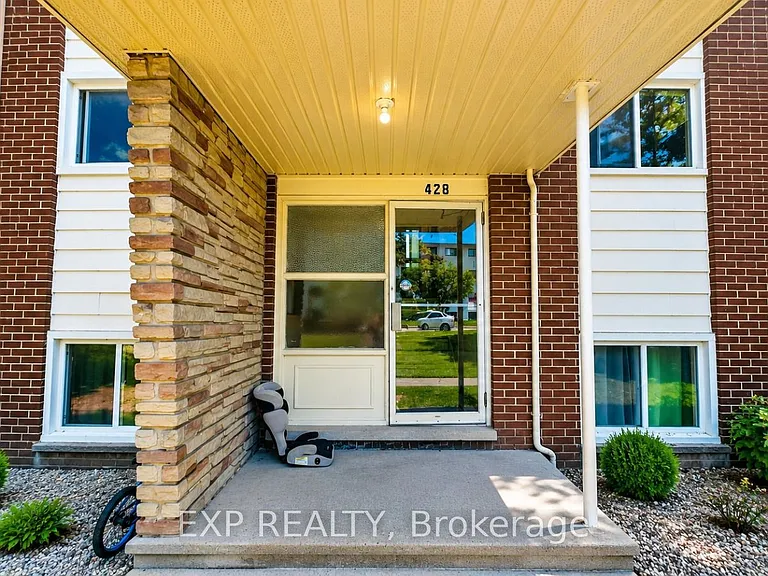 428 Barrie Pl #2 — Photo 3