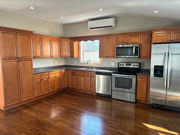 2nd image of 204 Vanderbilt Ave Floor 2