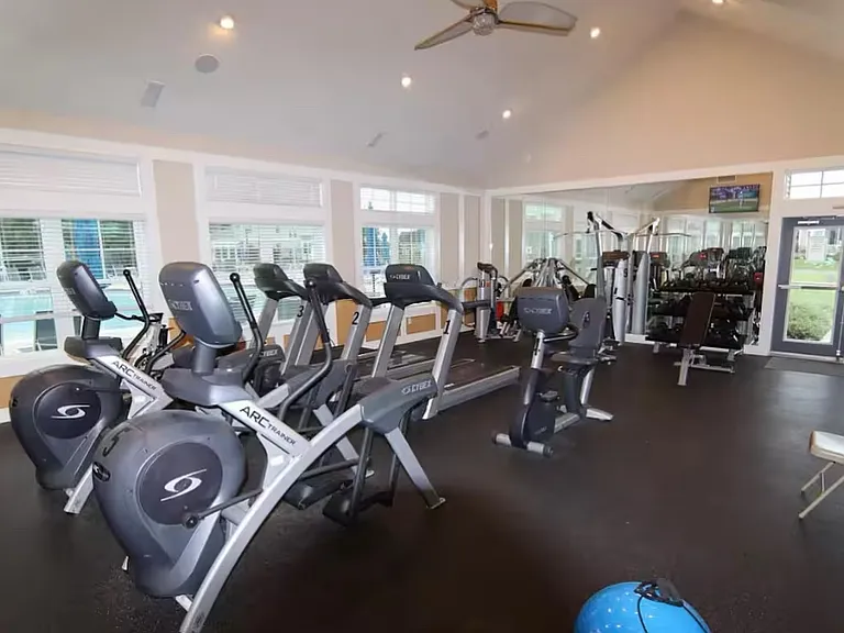 21235 Catalina Cir — Photo 31