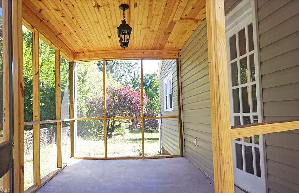 2nd image of 1340 Pioneer Ln