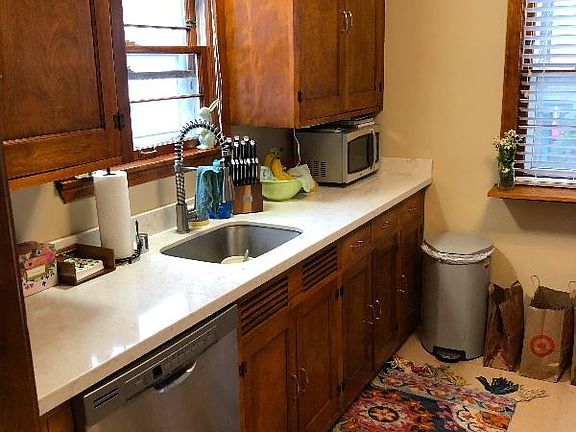 3rd image of 212 Montrose Pl
