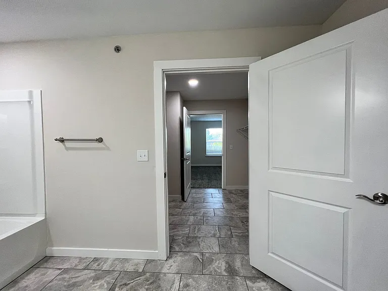 950 S Hebron Ave — Photo 28