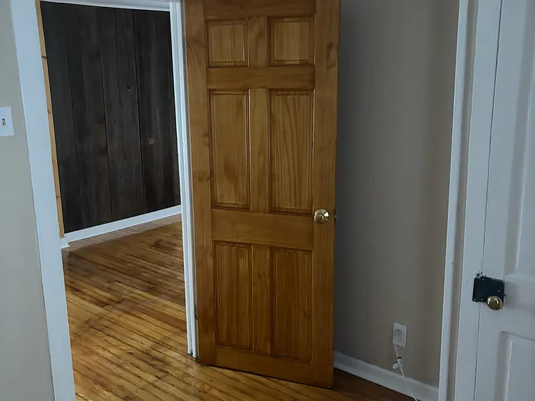210 Russell St — Photo 5
