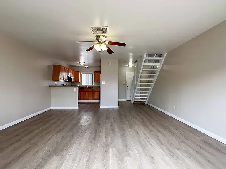 412-418 Grand Ave — Photo 10