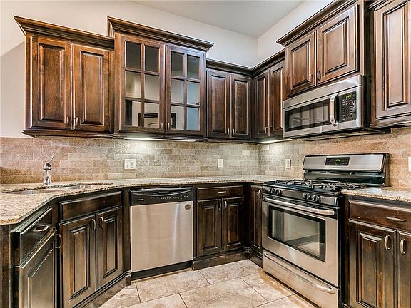 2nd image of 9109 NW 139th St