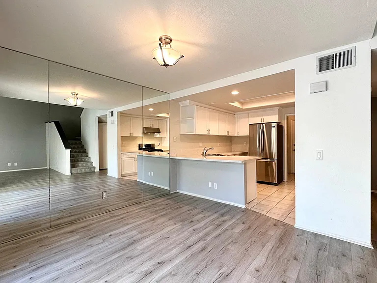 166 Stanford Ct — Photo 10