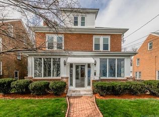16 Woodmere Rd, West Hartford, CT 06119