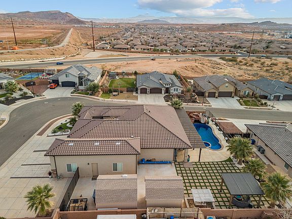4th image of 3504 S Pecos Dr