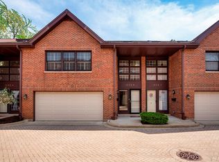 1202 Pine St APT B, Glenview, IL 60025