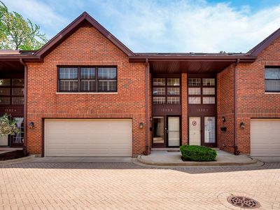 1202 Pine St APT B, Glenview, IL, 60025