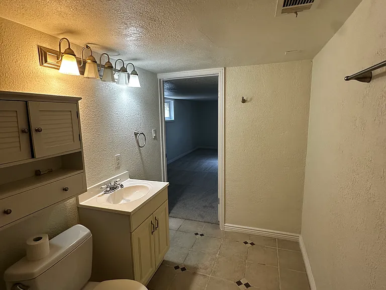 4747 S Acoma St — Photo 23