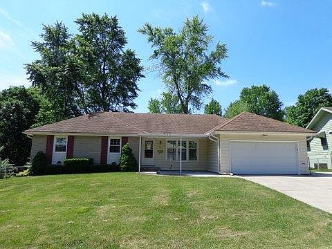 1st image of 815 Brewster Ln