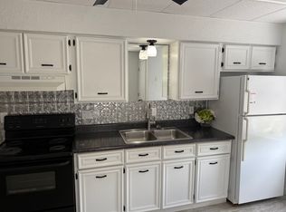 605 Walnut St #C, Highland, IL 62249