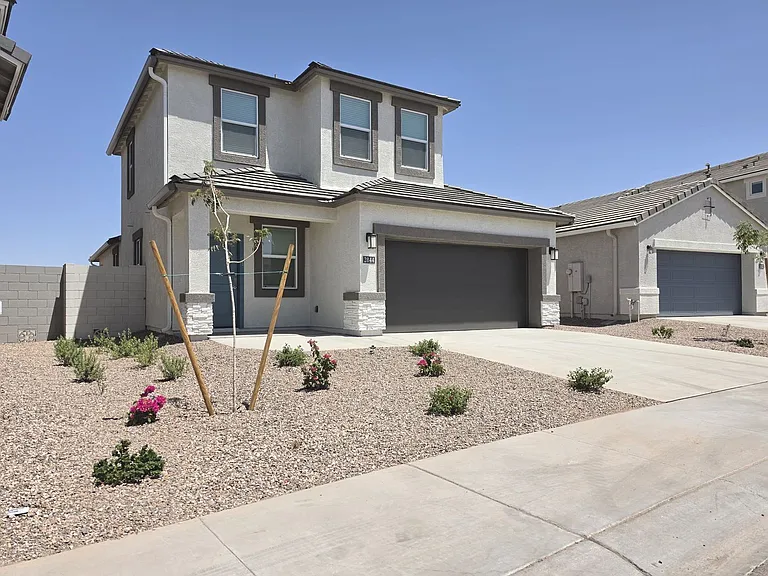 2844 W Shepperd Ave — Photo 1