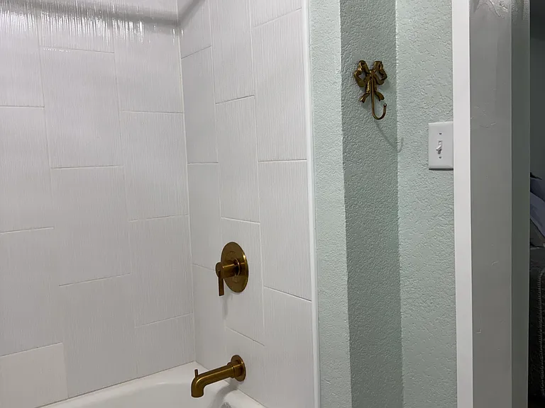 155 N 200 E — Photo 21