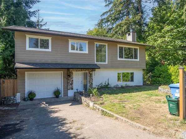 1728 Robin Hill Dr, Shawnigan Lake, BC V0R 2W2