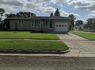 305 3rd St E, Halstad, MN 56548