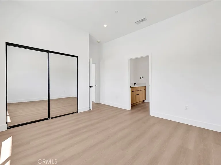 6734 Gentry Ave — Photo 9