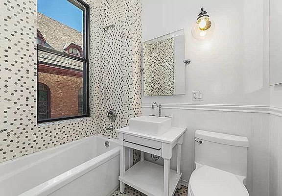 5th image of 184 Bainbridge St #211