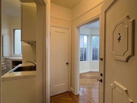 2nd image of 490 Collingwood St APT 4