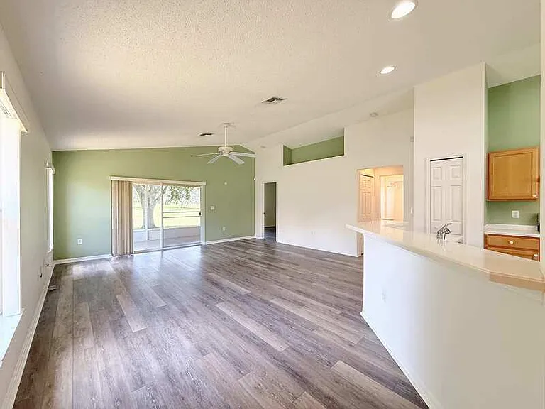 240 Center Oak Cir — Photo 19