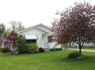 706 5th St, Colona, IL 61241