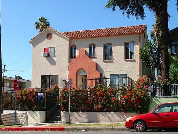 4th image of 4525 Rosewood Ave APT 3