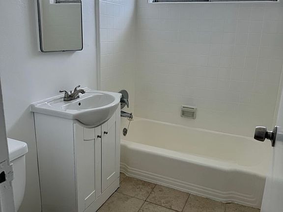 3rd image of 6114 S Victoria Ave APT 10