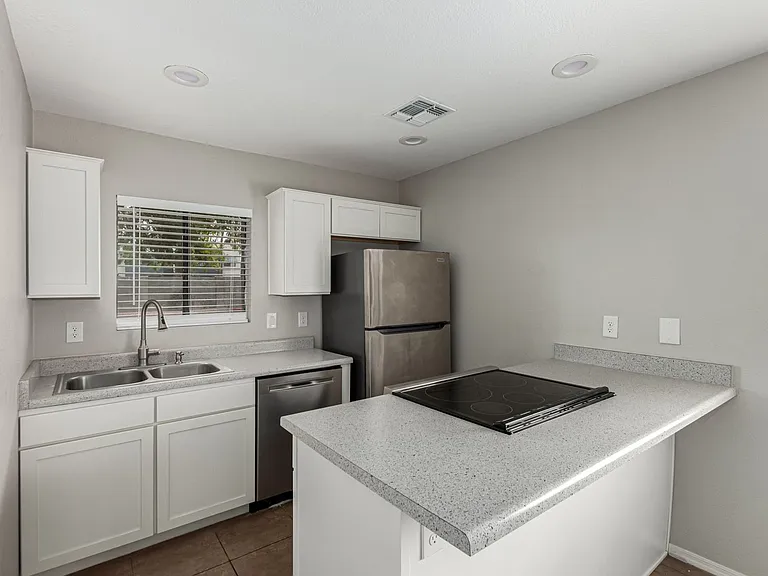 286 W Palomino Dr #101 — Photo 4