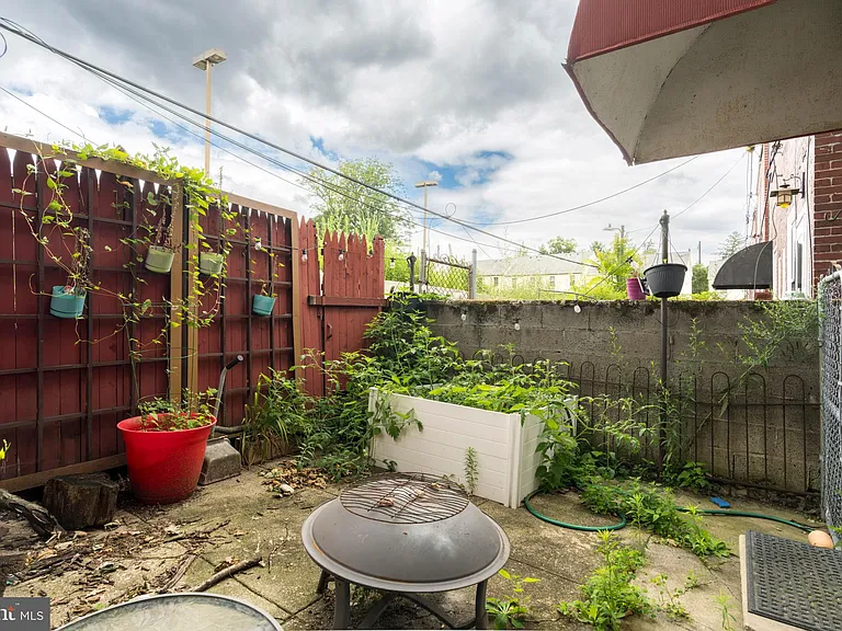 231 E Sydney St — Photo 21